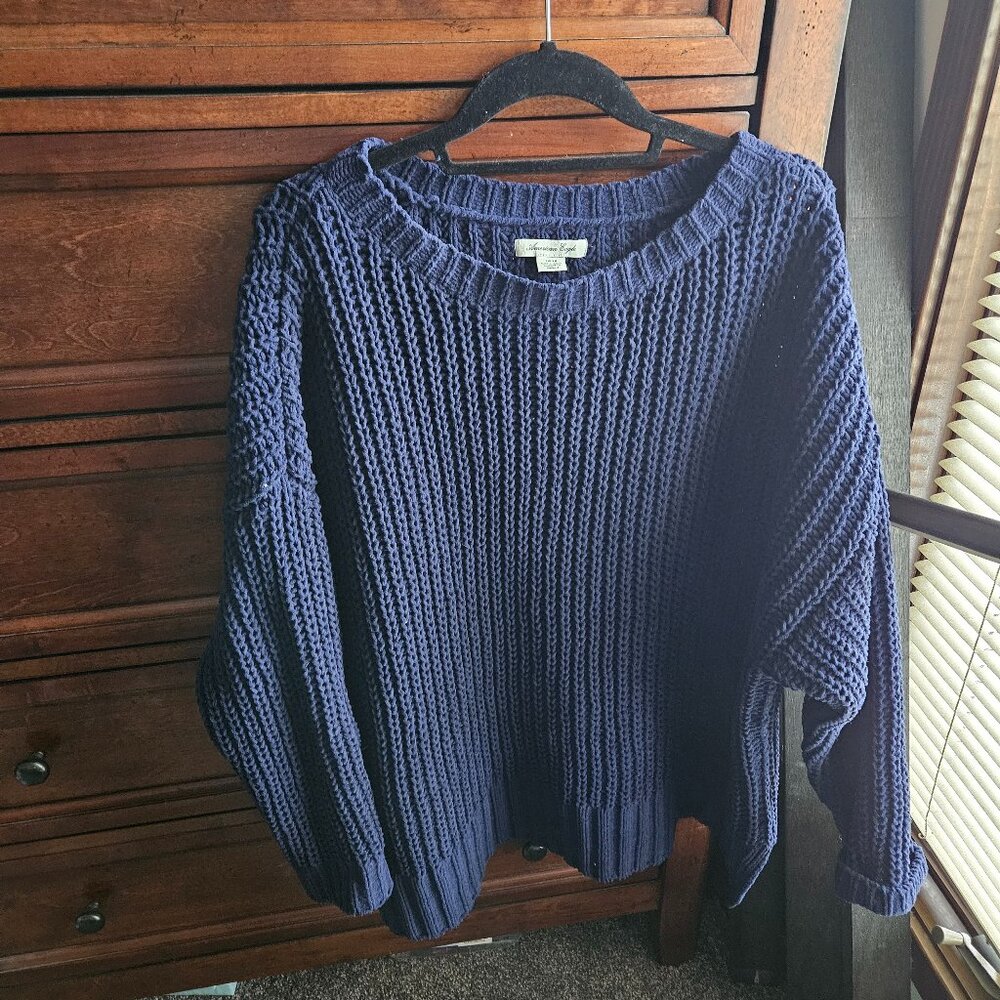 American Eagle Very Soft Navy Blue Sweater Size Small